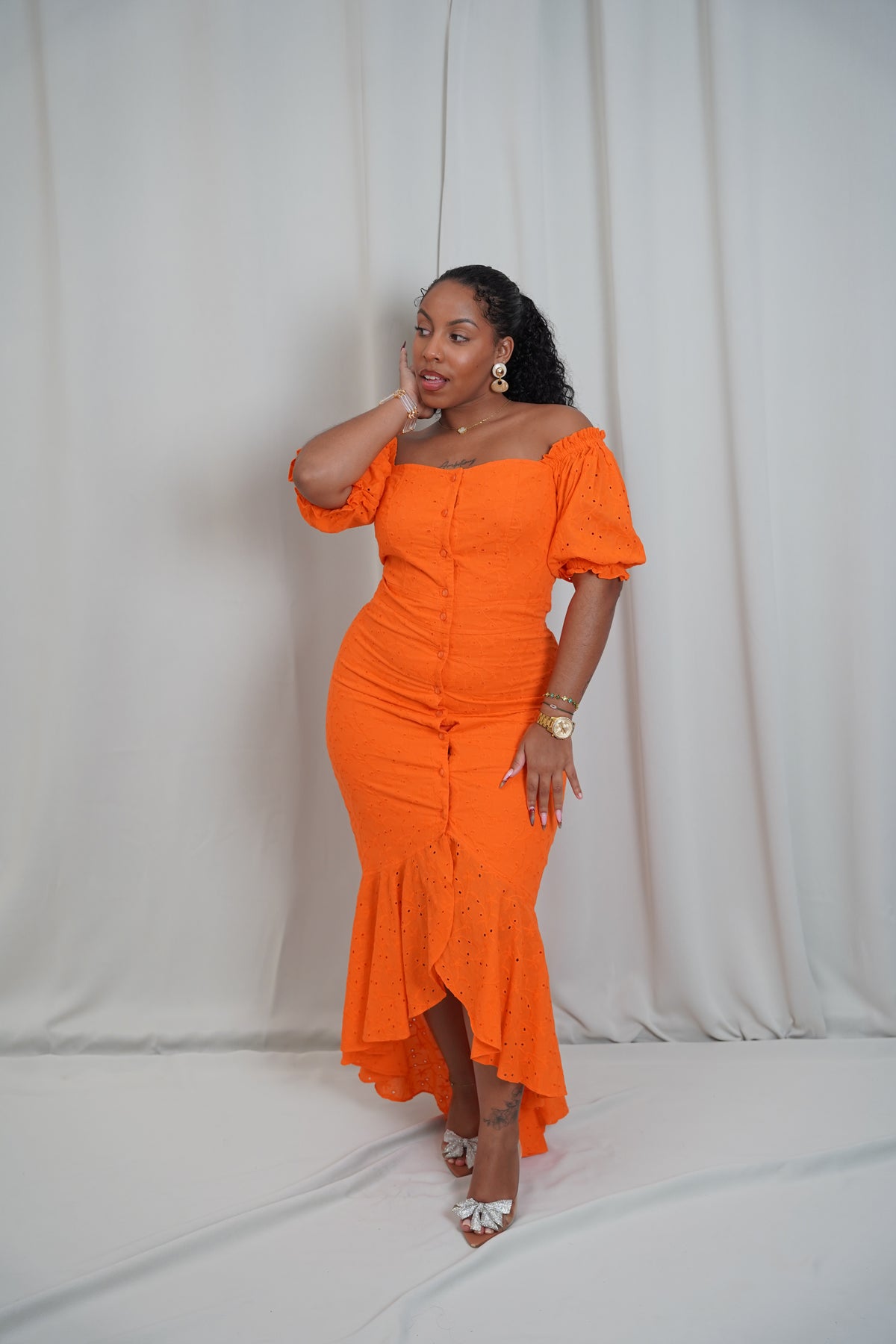 Robe longue brodée à épaules dénudées