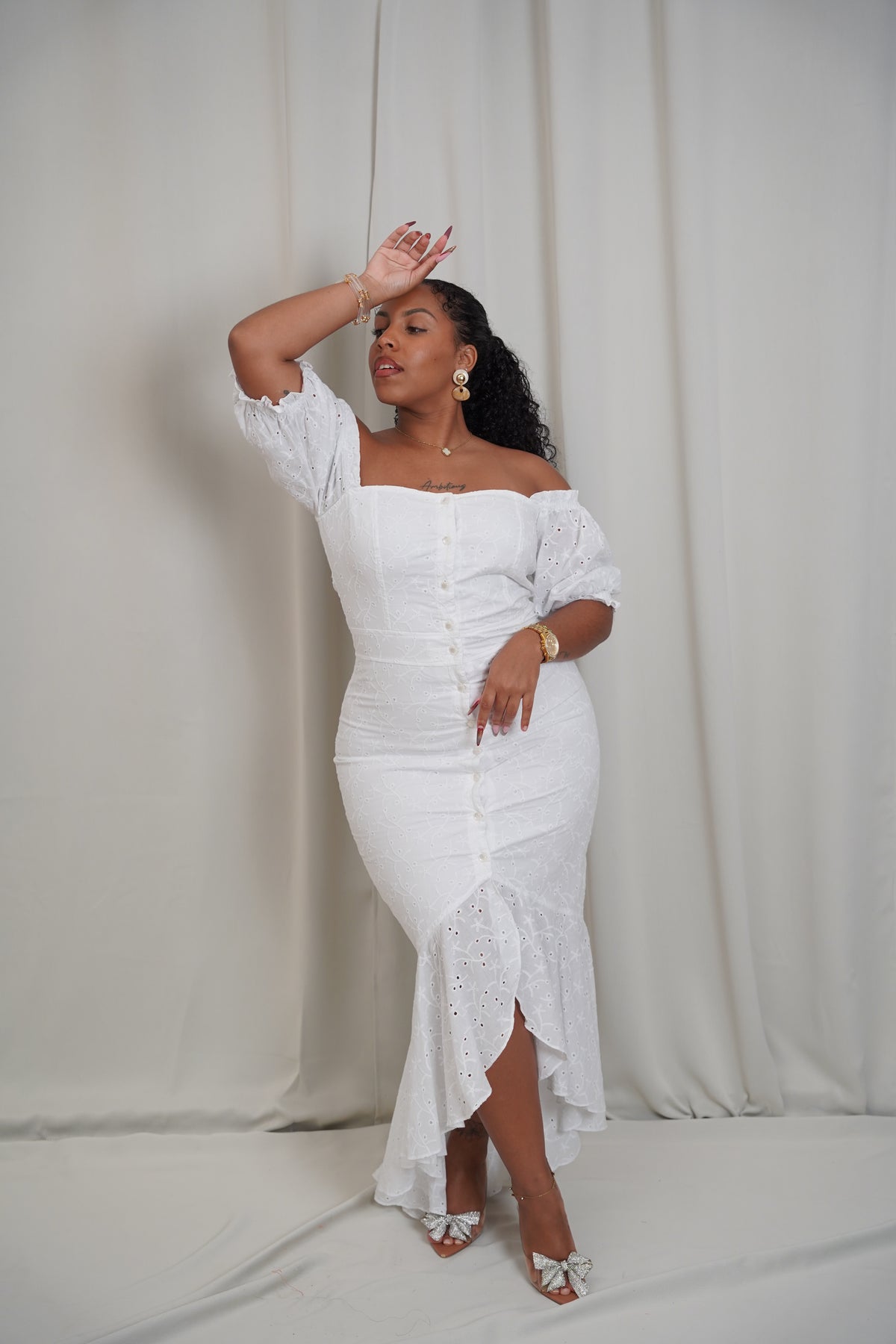 Robe longue brodée à épaules dénudées